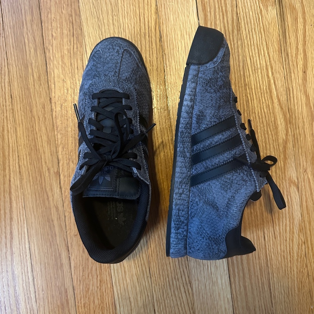 Adidas Men's Black and Gray Textured Sneakers